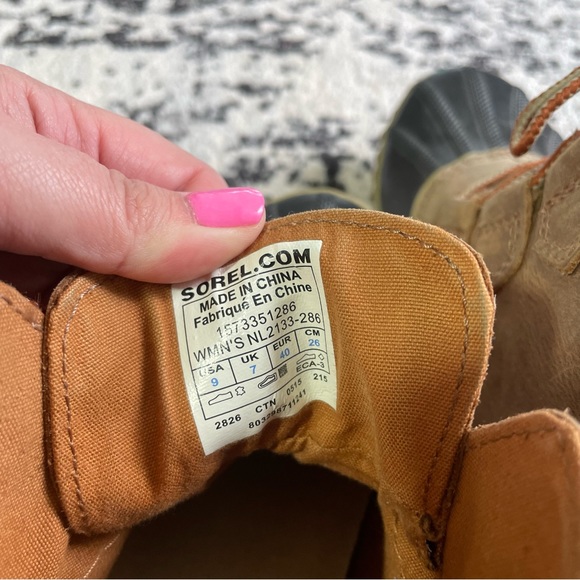 Sorel Tan and Black Winter Boots - Picture 6 of 6